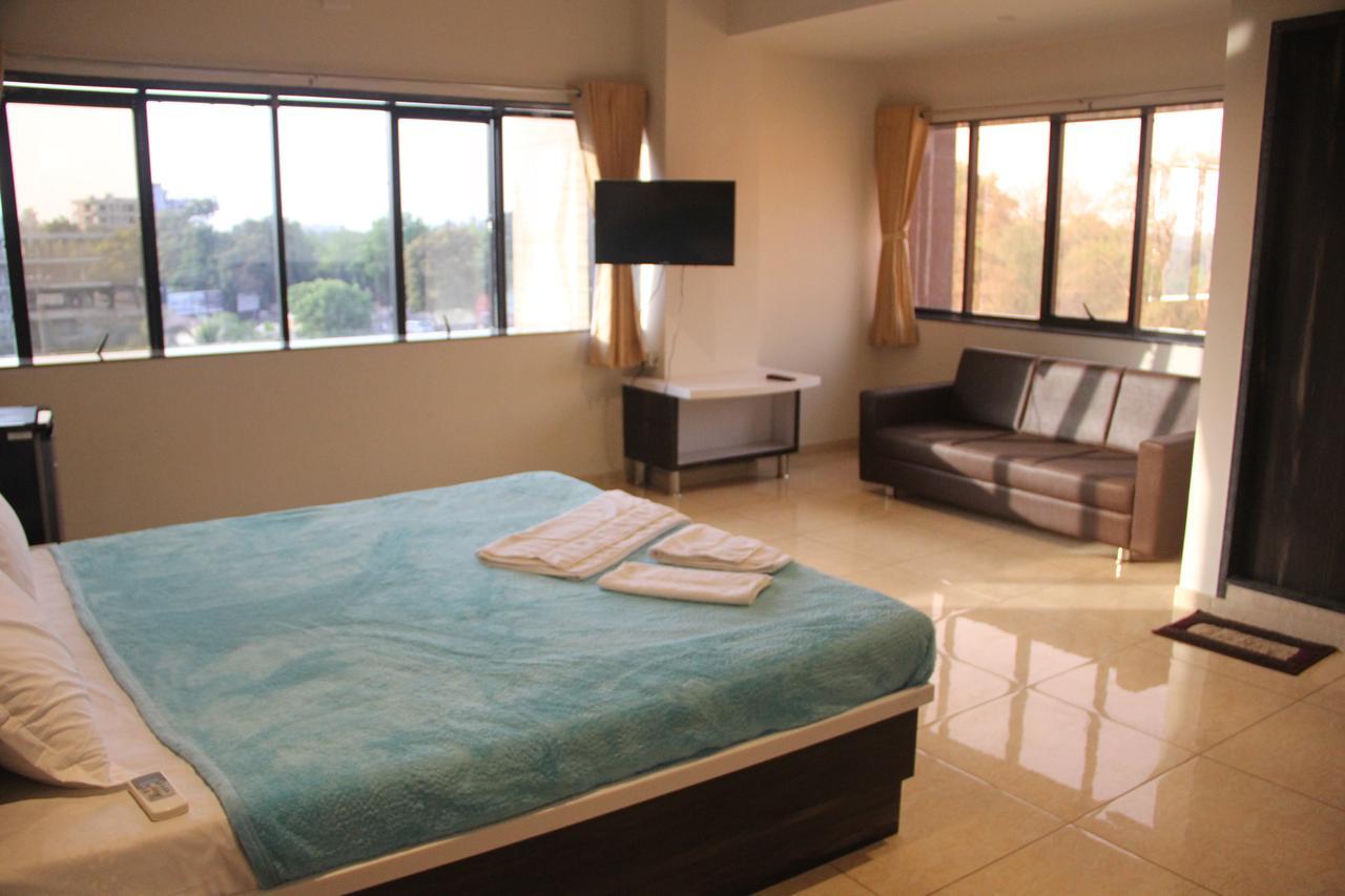 Capital O 36206 Dev Motel And Banquet Nadiād Exterior foto