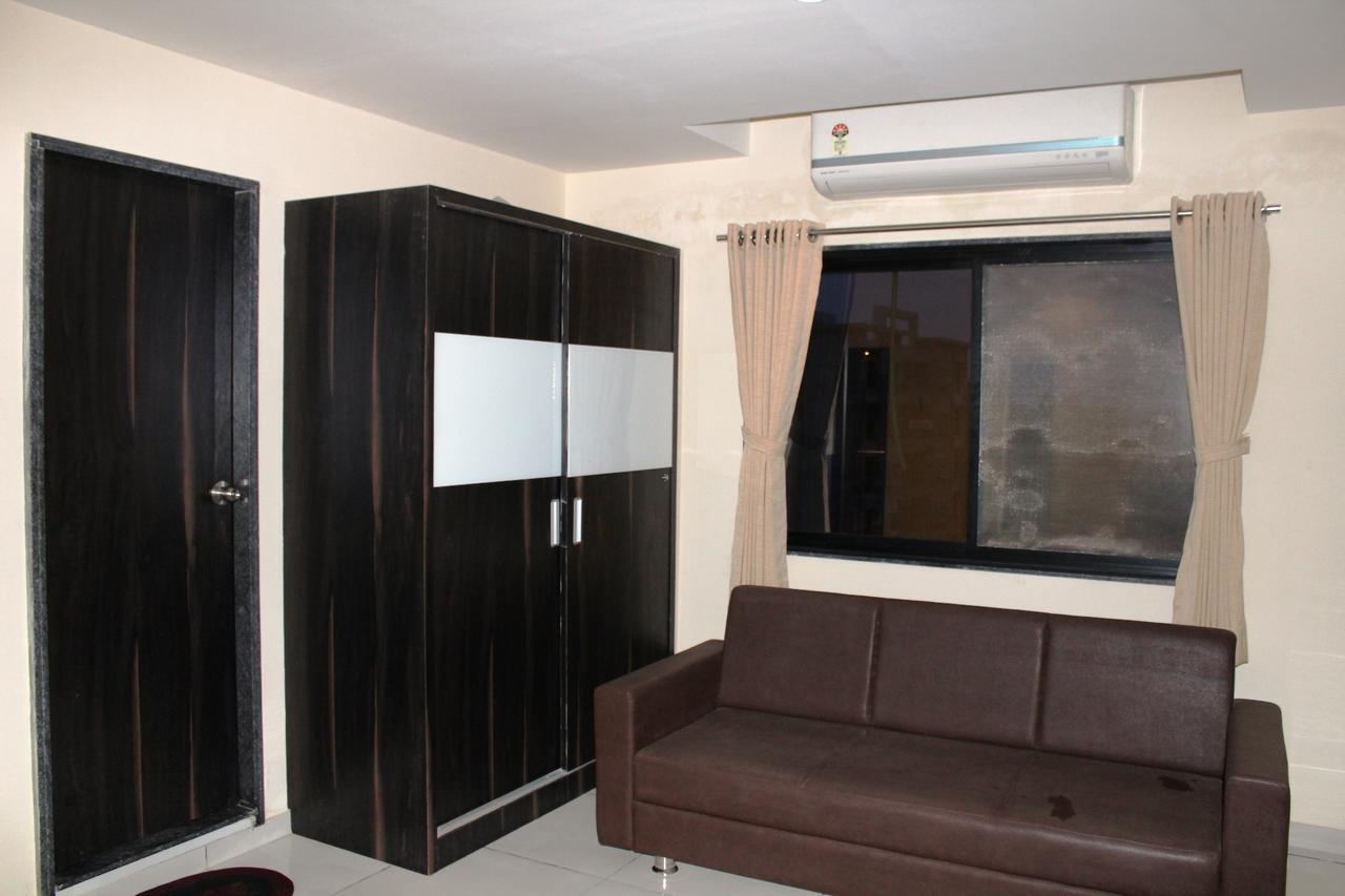 Capital O 36206 Dev Motel And Banquet Nadiād Exterior foto