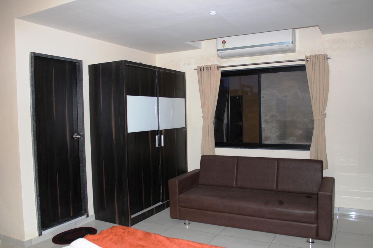 Capital O 36206 Dev Motel And Banquet Nadiād Exterior foto