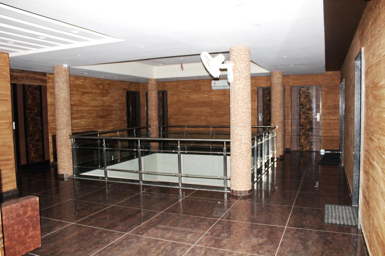Capital O 36206 Dev Motel And Banquet Nadiād Exterior foto