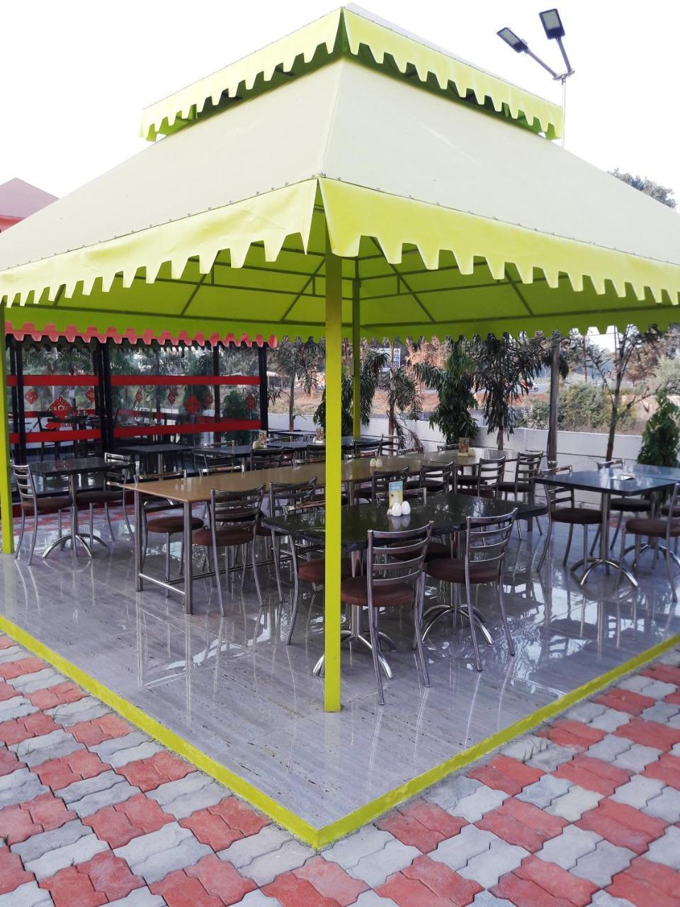 Capital O 36206 Dev Motel And Banquet Nadiād Exterior foto